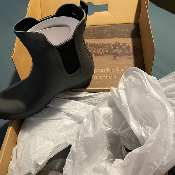 🆕 ☔️ Roma rain boots ~ Chelsea style rain boots - Picture 3 of 7